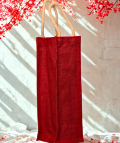 Plain red jute bottle bag with sturdy cotton rope handles, ideal for single bottle gifting or retail use.